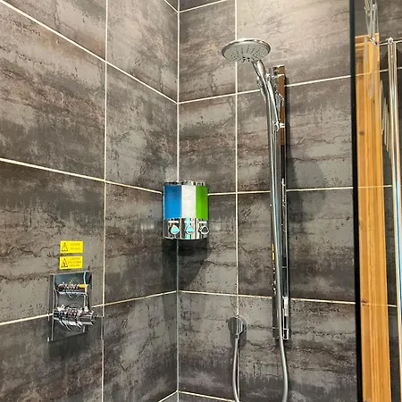 Restful With Hot Tub And On Site Bistro Vakantiehuis *