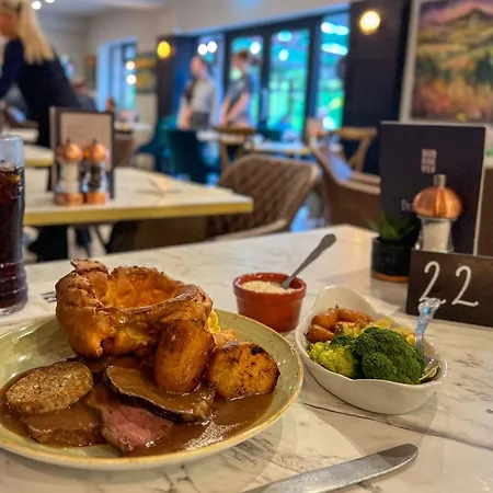 Vakantiehuis Restful With Hot Tub And On Site Bistro