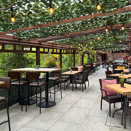 Restful With Hot Tub And On Site Bistro