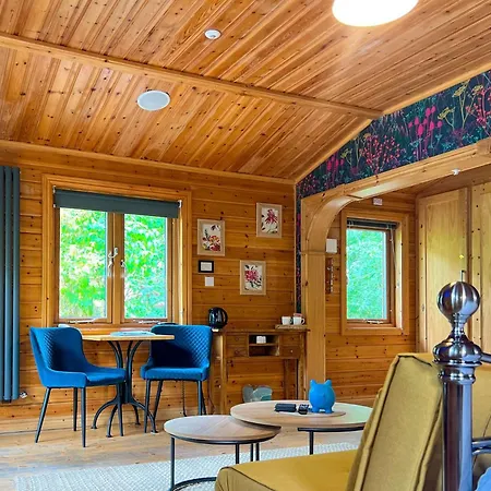 Restful Lodge Great Ayton With Hot Tub And On Site Bistro Nyaraló Great Ayton